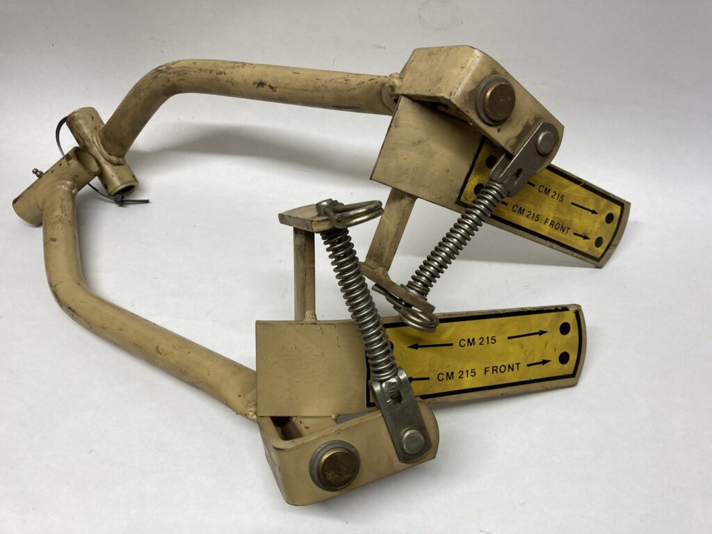 Zwadwiel houders L+R GF0058 GF0059 New-Old-Stock