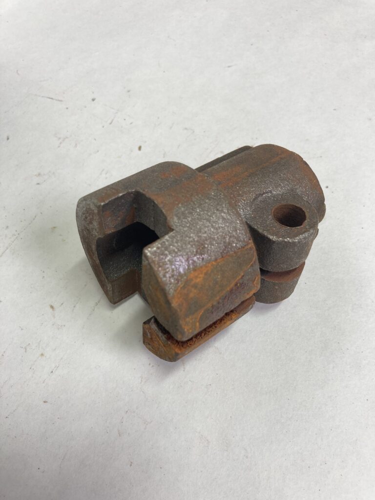 Koppelingshuis met zaagsnede CM4 MT359 New-Old-Stock